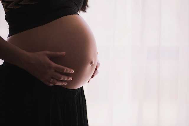 Abdominoplastia después del embarazo cuando hacerla y como afecta a la lactancia